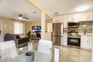 Relaxing 3 Bedroom House-Close to Beaches and Airport! - Fort Lauderdale - 9