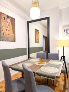 Chic Urbana: 140sqm 5-Bedroom Downtown Gem - Bucarest - 5