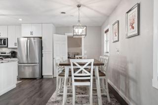 Cape Vista Getaway! Heated pool home minutes away from Anna Maria with grill! - 5