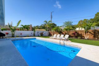 Cape Vista Getaway! Heated pool home minutes away from Anna Maria with grill! - Bradenton - 4