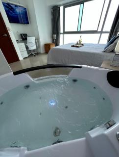 Ecusuites Riverfront One Vista al Río Jacuzzi Hidro - Guayaquil - 3