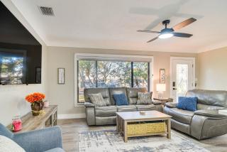 Serene St Petersburg Home with Private Hot Tub - São Petersburgo - 6
