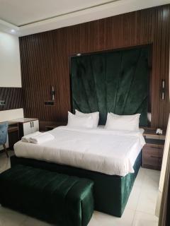 Passready Hotel and Suites Nnewi - Nnewi - 6