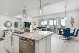 Castaway in Margaritaville! Modern, Beachy Condo overlooking pool! - Bradenton - 9