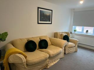 Village House St Mellons - Close to A48 and M4 - Cardiff - 6