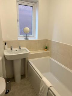 Village House St Mellons - Close to A48 and M4 - Cardiff - 7