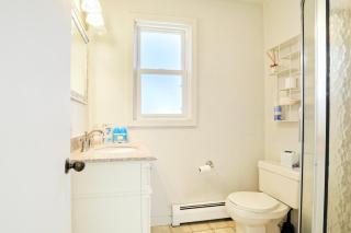 Cheerful 3 Bedroom Beach Front Cottage with Fire Place - 8