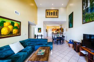 Family Setting, Big Pool Beach Facing In Towns - Tamarindo - 2