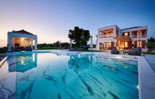 4 Bedroom Awesome Home In Dubravice - 1