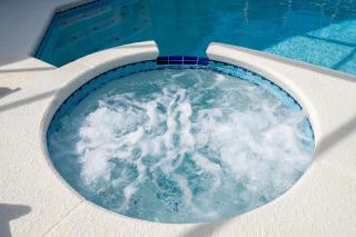 Close to Disney, pool spa, games room, budget friendly, Posner Park - 0