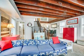 Wildwood Retreat with 2 Balconies 5 Blocks to Beach - Wildwood - 5