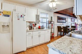 Wildwood Retreat with 2 Balconies 5 Blocks to Beach - Wildwood - 3