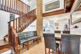 Wildwood Retreat with 2 Balconies 5 Blocks to Beach - Wildwood - 1
