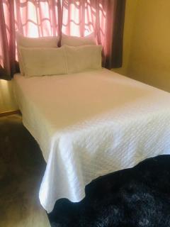 Two Bed Two Bath Cottage - Bulawayo - 7