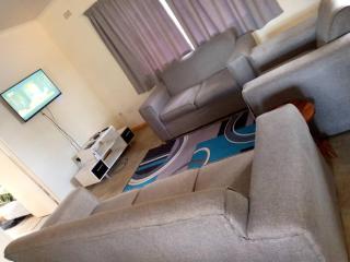 Two Bed Two Bath Cottage - Bulawayo - 6