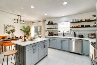 5 Mi to Lake Naomi Home with Hot Tub and Fire Pit - Long Pond - 4