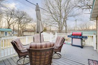 Furnished Deck Pet-Friendly Home in Warsaw - Warsaw - 9