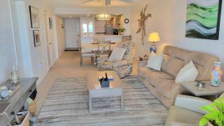 512 - Oceanfront top floor corner 2 bedroom - New Smyrna Beach - 3