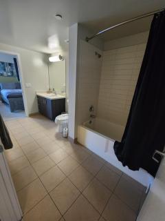 Large Apartment Home - Glendale - 3