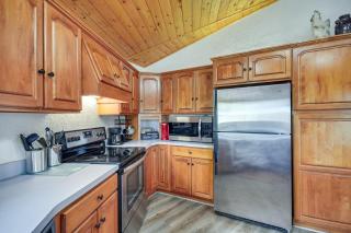 Private Yard and Fishing Dock Canyon Rim Retreat - Amarillo - 3