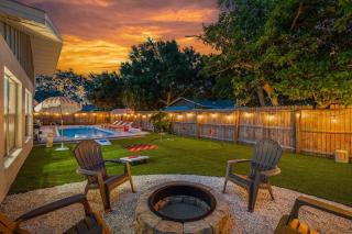 Beach Bliss Putt Putt Pool Movie Theater - Largo - 6