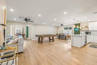 Beach Bliss Putt Putt Pool Movie Theater - 3