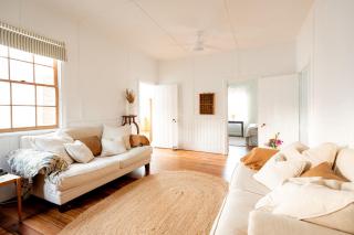 Falmouth Cottage - Dog Friendly Beachside Getaway 2,5 Acres - 2
