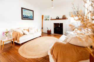 Falmouth Cottage - Dog Friendly Beachside Getaway 2,5 Acres - 4