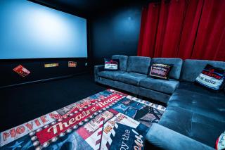 Cortez Chic! Private Heated Pool home, Cinema Room! - 8