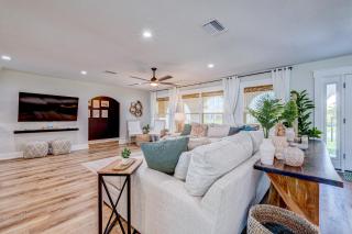NEW! Cortez Cabana! Canal front home with heated pool & boat dock! - Bradenton - 1