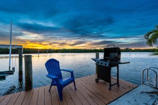 Casa Palma! Beautiful waterfront home with heated pool & dock! - Bradenton - 9