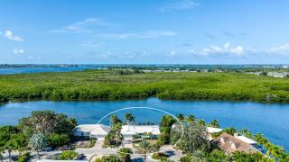 Casa Palma! Beautiful waterfront home with heated pool & dock! - Bradenton - 7