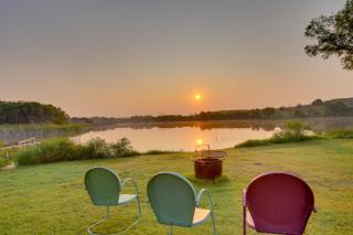 Red Bluff Inn and Retreat with Entire Ranch on Lake! - Leedey - 9