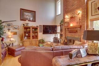 Red Bluff Inn and Retreat with Entire Ranch on Lake! - Leedey - 7