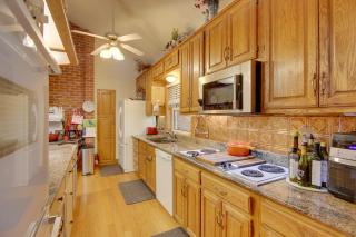 Red Bluff Inn and Retreat with Entire Ranch on Lake! - Leedey - 3
