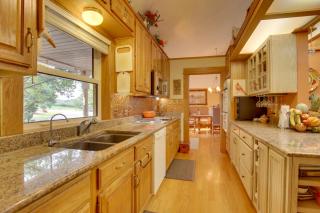 Red Bluff Inn and Retreat with Entire Ranch on Lake! - Leedey - 2