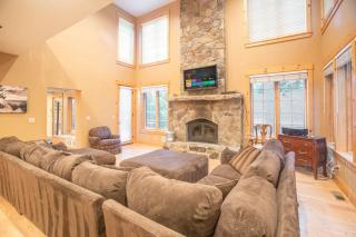 The Tallac Lodge Hot Tub Walk 2 Beach - 9