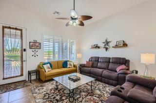 Phoenix Retreat with Heated Pool, Gas Grill and Yard! - Avondale - 5