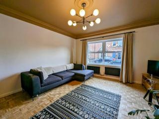 Beautiful 2 BR home close to the city - 8