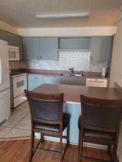 1st Floor Condo in the Desert w/ Pool, Spa & BBQ - Lake Havasu City - 4