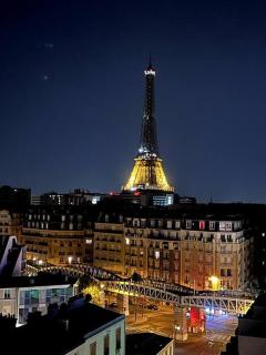Tour Eiffel - Studio vue imprenable au-dessus des toits, balcon - Parijs - 6