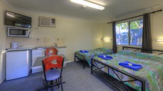 Barcaldine Caravan Park - Barcaldine - 6