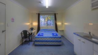 Barcaldine Caravan Park - Barcaldine - 3