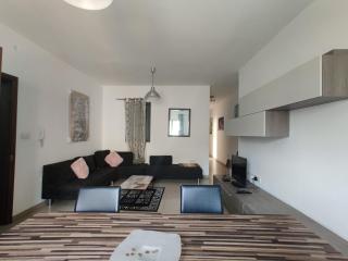 St Julians Sliema 3 minutes walk from promenade 3 bedroom apartment - Sliema - 0