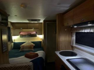 Caravan with all the trimmings - 4