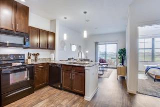 Astonishing CozySuites on I-35 with pool &parking #08 - Pflugerville - 4