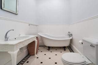 Stylish Stay with Table Mountain Views - 4