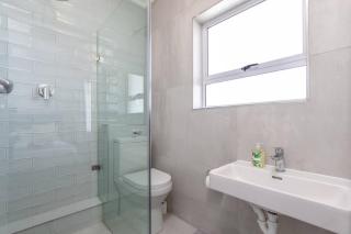 Stylish 2 bed Apartment metres from the Promenade - Cidade Do Cabo - 3