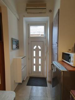 Cozy studio with Air condition FRESHLY RENOVATED - 8