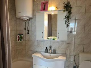 Lulu’s Apartment in the Heart of Prishtina - Pristina - 3